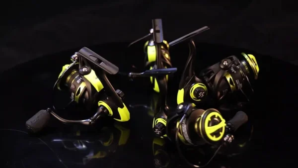 my-11110105-7r98w-lpst4oszumou03.webp Spinning Fishing Reel Max 20LBS Drag Powerful 5 2 1 High speed Mental Waterproof Rotating Reel for Bass Trout Suitable Free Hooks